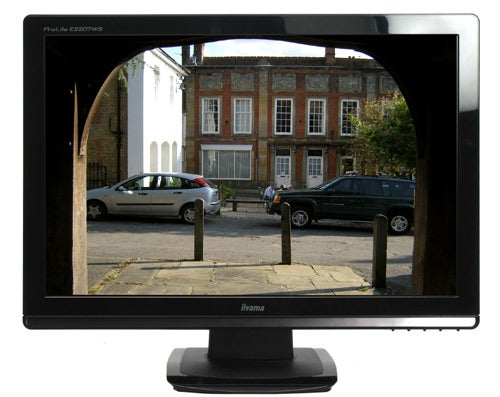 Iiyama ProLite E2207WS monitor displaying a street scene.