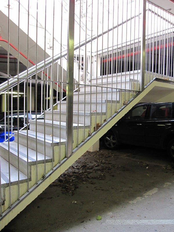 Photo sample from Canon IXUS 870 IS showcasing a parking ramp.