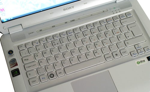 Sony VAIO VGN-CS11S/W laptop keyboard and screen detail