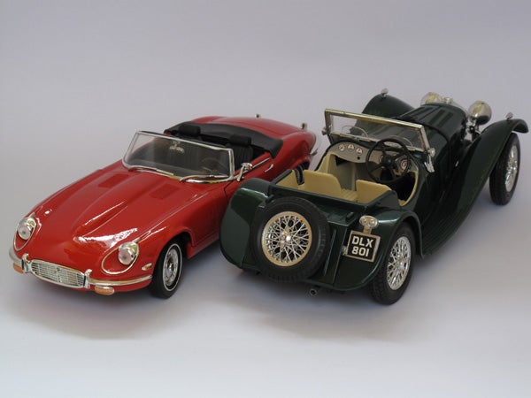 Photo of two model cars captured with Canon PowerShot G10.