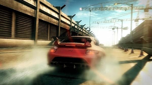 Need for Speed: Undercover gameplay screenshot with speeding car.