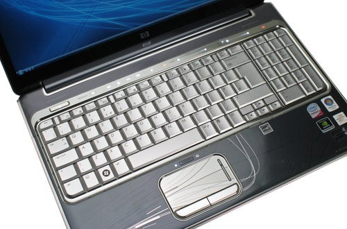 HP HDX16-1005EA notebook keyboard and touchpad close-up.