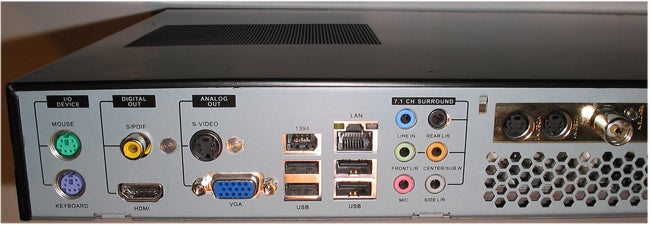 Vivadi MM200 media server back panel connectivity ports.