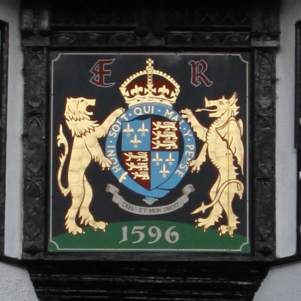 Coat of arms plaque with lions and a crown from 1596