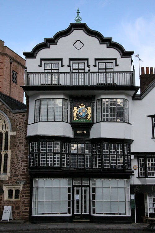 Photograph of a historic building taken with Canon EOS 50D.