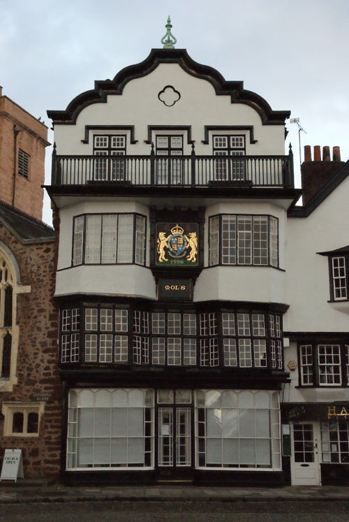 Sony Alpha A300 photo of a historical Tudor style building.