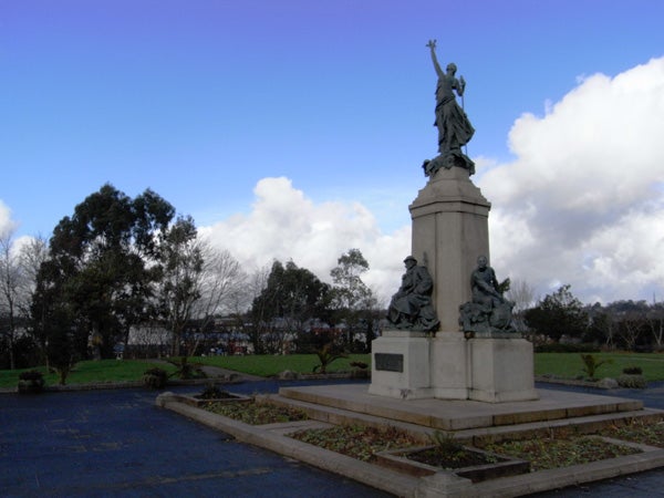Photograph taken with Ricoh R10 showing a war memorial statue.