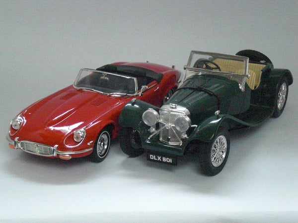 Photo of two model cars taken by Casio Exilim EX-Z85.
