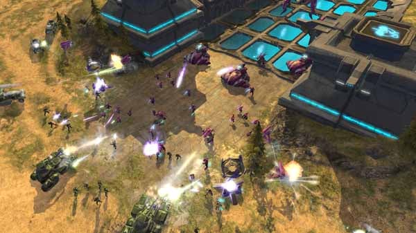 Screenshot from Halo Wars game showing a battle scene.