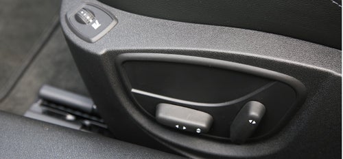 Close-up of Renault Laguna Coupe door controls.