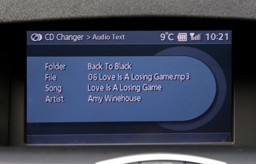 Infotainment display of Renault Laguna showing music track details.