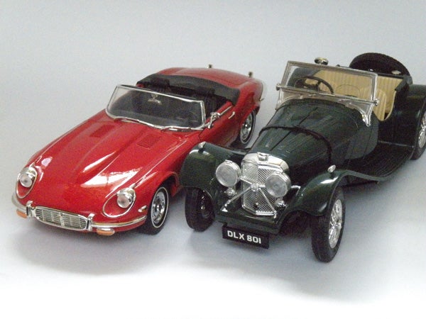 Photo of two model vintage cars captured with Nikon CoolPix S230.