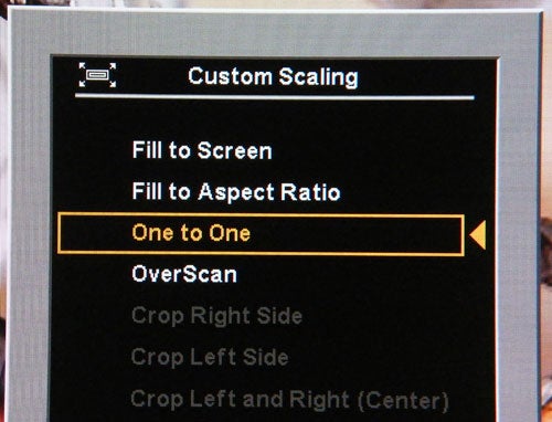 HP DreamColor monitor displaying custom scaling options.
