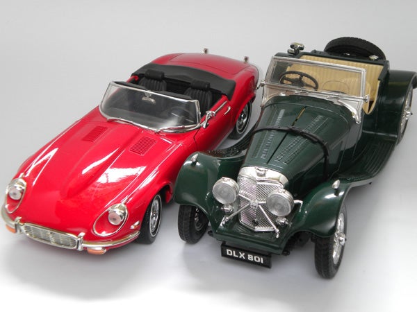 Photograph of two model cars captured with Nikon CoolPix S225.