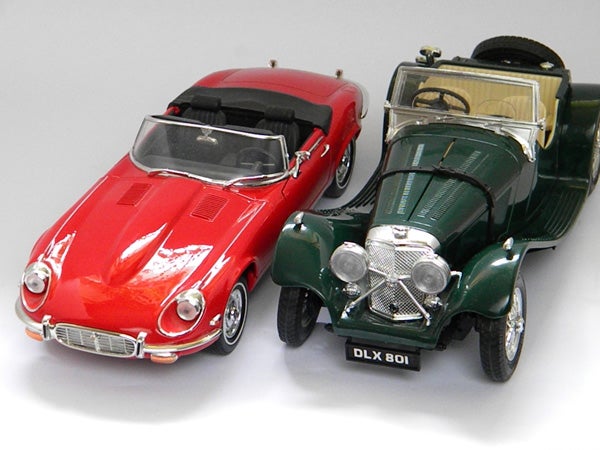 Two model cars photographed with Nikon Coolpix L100.