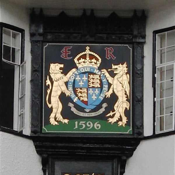 Heraldic crest with lions and a crown above the date 1596.