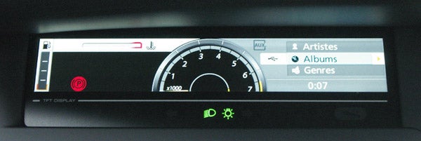 Renault Grand Scenic dashboard display showing multimedia interface.