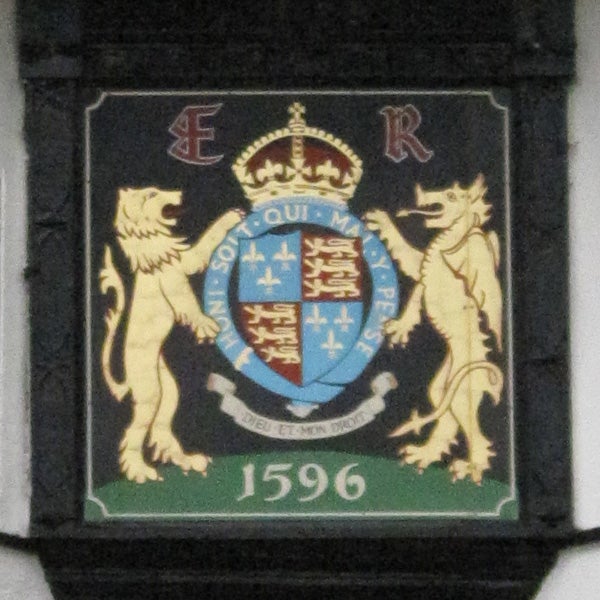 Coat of arms with two lions and a crown, date 1596.