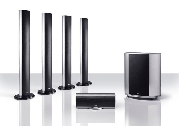 Teufel Columa 900 speaker system with four pillars and a subwoofer.