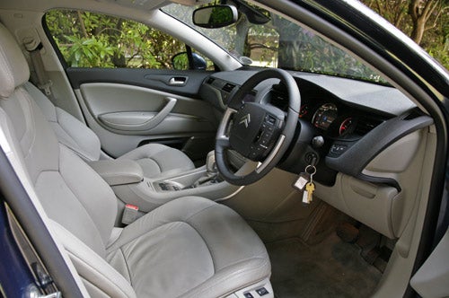 Interior view of Citroen C5 2.7 TDi Tourer's rear seats.Interior view of Citroen C5 2.7 TDi Tourer Exclusive