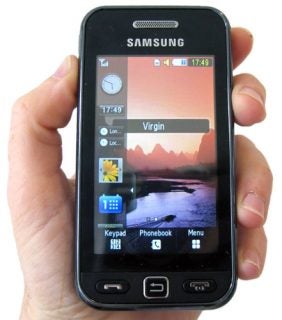 Hand holding a Samsung Tocco Lite GT-S5230.
