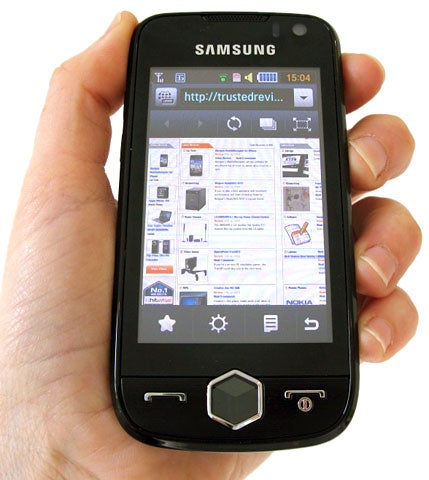 Hand holding Samsung Jet S8000 smartphone displaying a webpage.