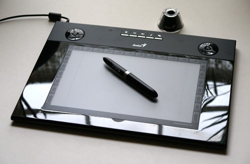 Genius G-Pen M609X pen tablet with stylus and holder.