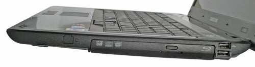 Side view of Samsung R620 laptop showing ports and Blu-ray drive.