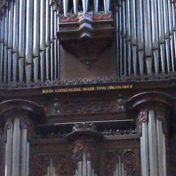Pipe organ with inscription 'John Loosemore made this organ 1665'.