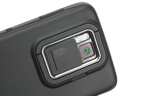 Nokia N900 phone showing Carl Zeiss camera lens.