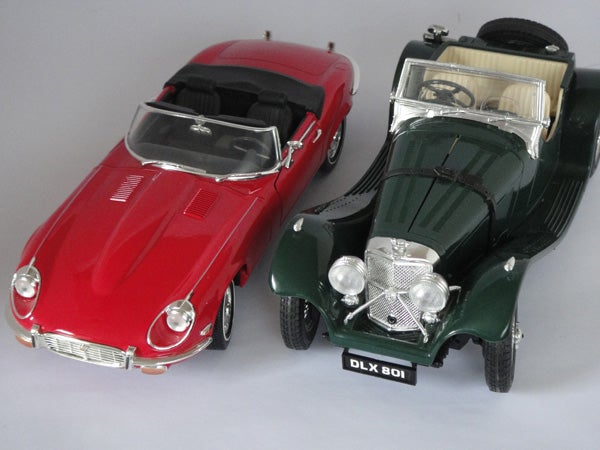 Two model cars photographed by Sony Cyber-shot DSC-TX1 camera.