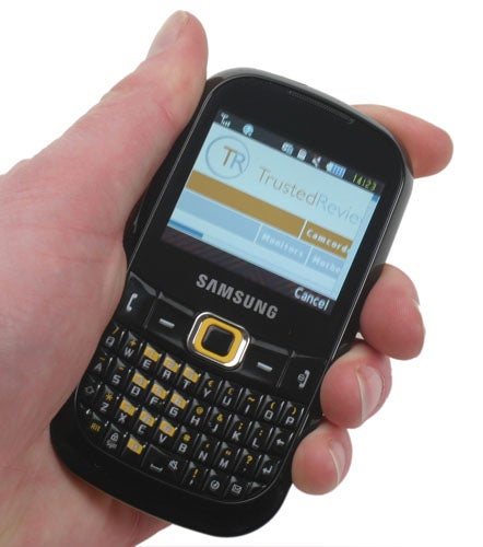 Samsung Genio Qwerty GT-B3210 in hand