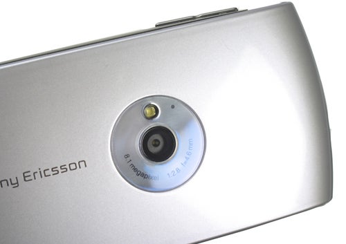 Sony Ericsson Vivaz camera lens