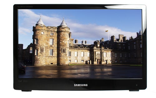 Samsung SyncMaster LD220HD monitor displaying a castle image.