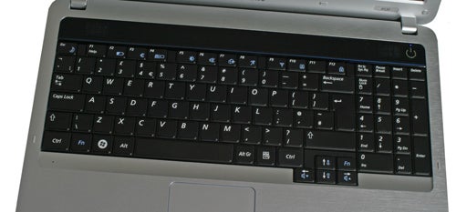 Samsung R530 laptop keyboard and touchpad close-up.