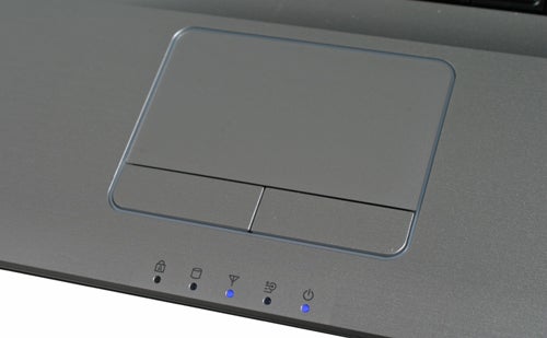 Close-up of Samsung R530 laptop touchpad and status indicators.