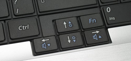 Close-up of Samsung R530 laptop keyboard focusing on function keys.