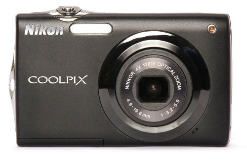 Nikon CoolPix S3000 front