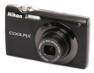 Nikon CoolPix S3000 front angle