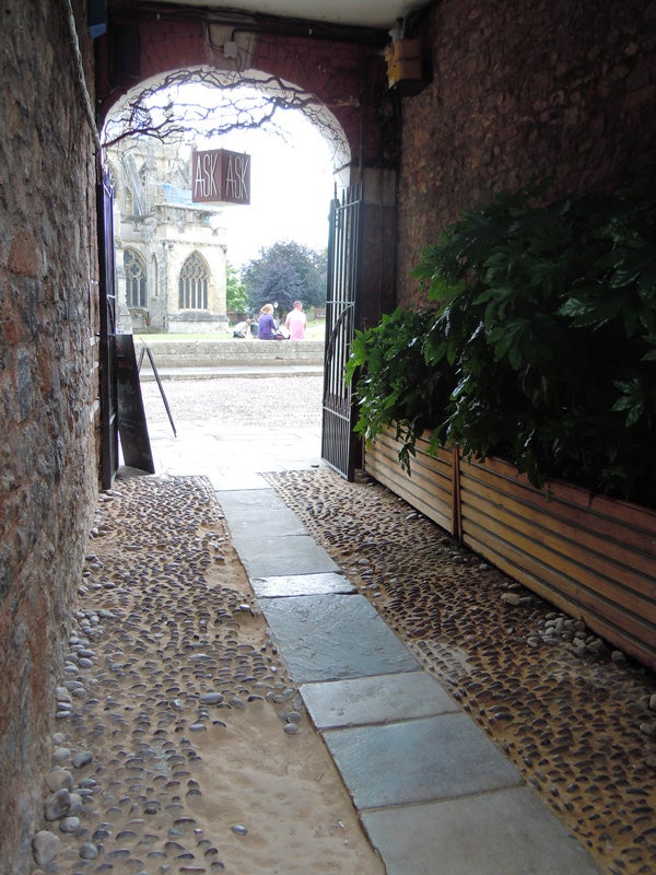 Nikon Coolpix S8000 photo of cobblestone passage and courtyard