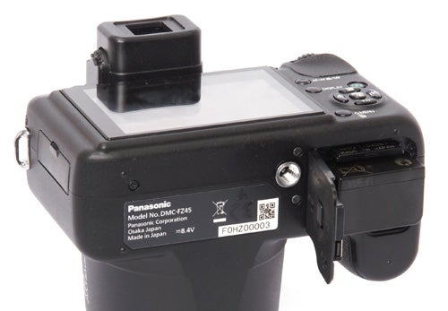 Panasonic Lumix DMC-FZ45 bottom