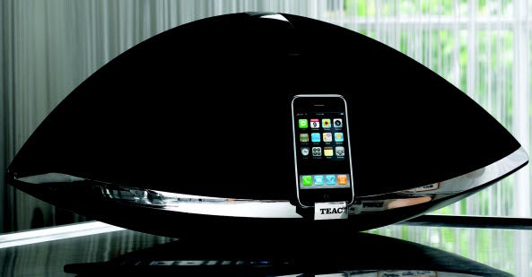 TEAC Aurb SR-100i speaker system with docked iPhone.