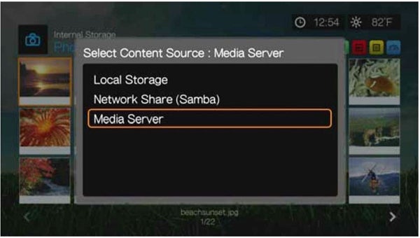 WD TV Live Hub interface showing media server selection.