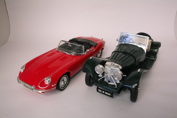 Two model cars captured by Sigma DP1x camera.