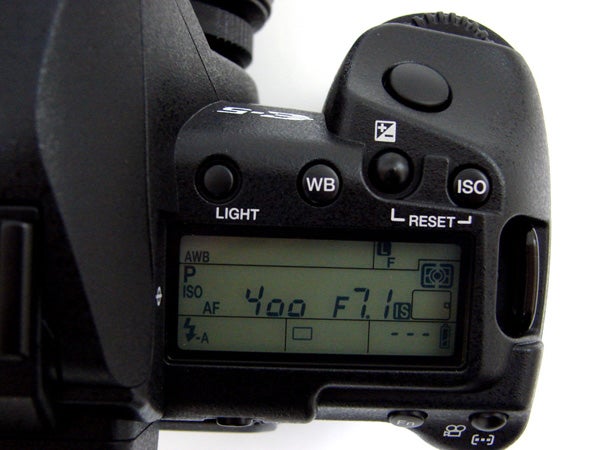 Olympus E-5 camera displaying ISO and aperture settings.
