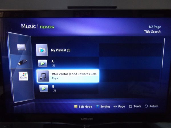 Samsung BD-D6900 Blu-ray player music interface on TV screen.