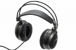 Cresyn C720H headphones on a white background.