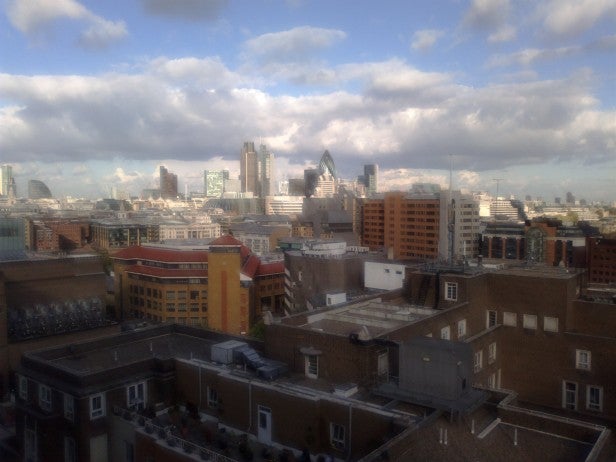 Test shotCityscape photo with blurred foreground and cloudy sky.