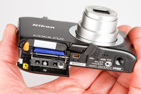Nikon COOLPIX S2600 9