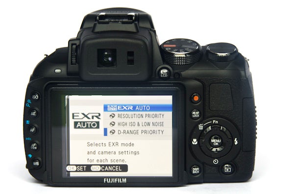 Fujifilm FinePix HS30EXR camera displaying EXR Auto settings menu.